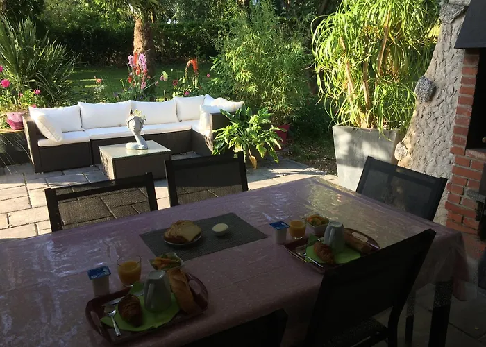 Pensión La Folie 3*